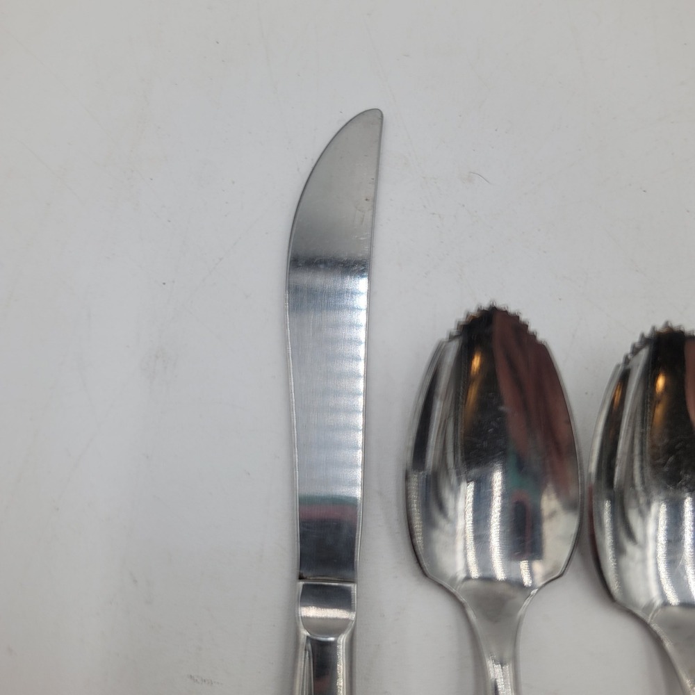 Superior Stainless USA INS16 Starburst Flatware 4 Grapefruit Spoons 1 Knife Set - Picture 6 of 7